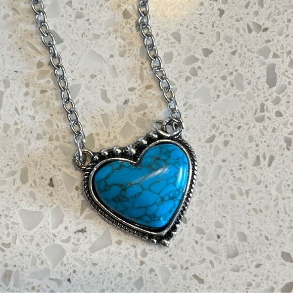 Western Style Vintage Fake Turquoise Necklace With Heart Shaped Pendant - Picture 10 of 13